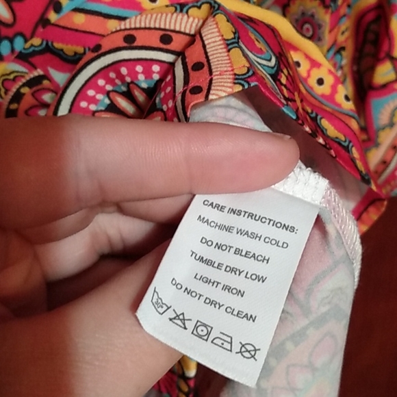 Large Vibrant Paisley Design Button-Up Blouse - Picture 6 of 6